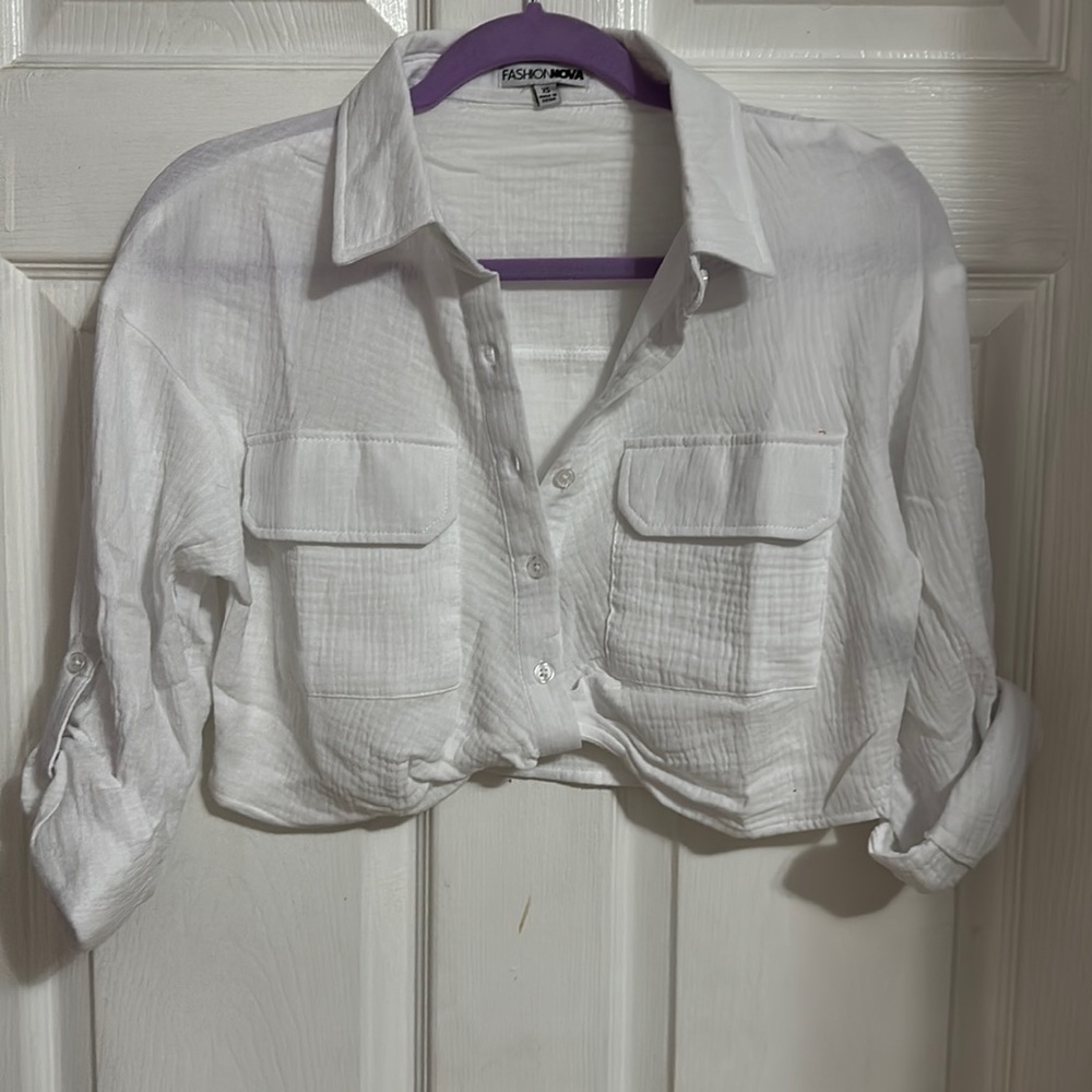 Button crop top white